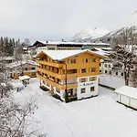 Auhof بيت ضيافة 4*