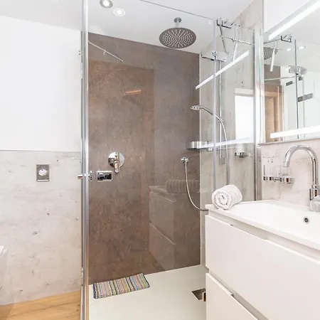 Auhof Πανσιόν 4*